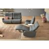 Canapé 2 places 198 cm en tissu CUMULY COMFORT 4051 avec 2 relax électriques et table intermédiaire de la marque HIMOLLA