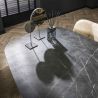 Table ovale 180 cm HERMAN en décor céramique avec pied central en métal
