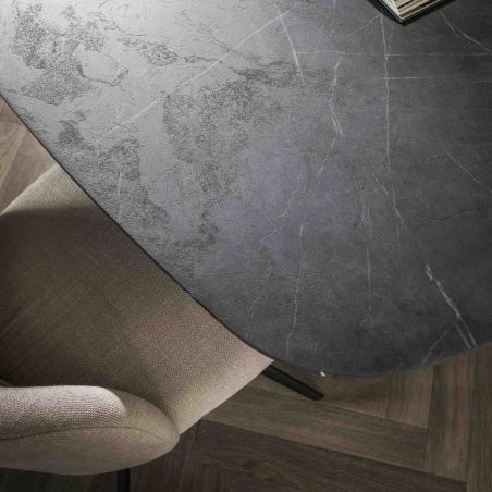 Table ovale 180 cm HERMAN en décor céramique avec pied central en métal