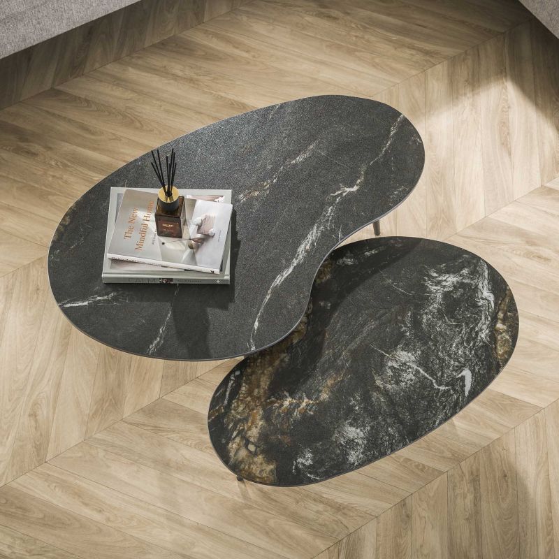 Set de 2 tables basses en forme de reins ATHOS en céramique finition fossil black