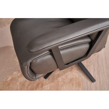 Fauteuil relax électrique releveur 2 moteurs EASYSWING 7357 en cuir 35 Onyx de la marque HIMOLLA