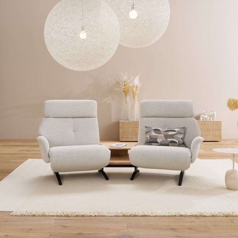 Canapé trapèze 2 places 231 cm Lounger 4362 en tissu avec 2 relax électriques et table intermédiaire de la marque HIMOLL