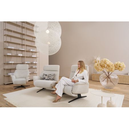 Canapé trapèze 2 places 231 cm Lounger 4362 en tissu avec 2 relax électriques et table intermédiaire de la marque HIMOLL