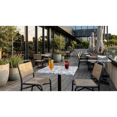 Chaise de terrasse FERNAND empilable d'extérieur - Aluminium noir, polyéthylène paille