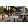 Chaise de terrasse FERNAND empilable d'extérieur - Aluminium noir, polyéthylène paille
